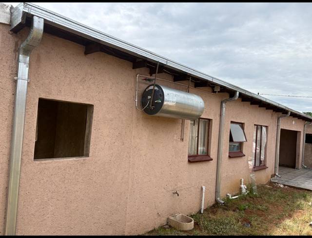 2 BEDROOM FREEHOLD FOR SALE IN SOSHANGUVE S